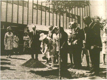 Margaret Thatcher opened Tamworth’s new library and Woodhouse Comprehensive.