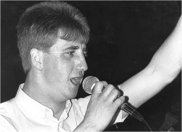 Tim Goode - lead singer of the Dream Factory - live at Tamworth Arts Centre, May 1984.